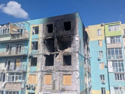 Масований удар РФ по Одесі: влучання у багатоповерхівки та порт