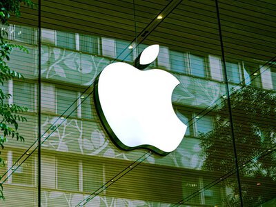 Apple б’є рекорди: 111,2 млрд доларів за квартал і шалений попит на iPhone 17