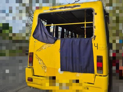 У Херсоні росіяни атакували маршрутку, 2 загиблих і поранені