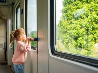 Виїзд дитини за кордон у 2026: що змінилося під час воєнного стану і які документи потрібні