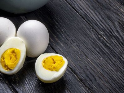 Що додати у воду під час варіння яєць, щоб вони добре чистилися: ділимося кулінарними секретами