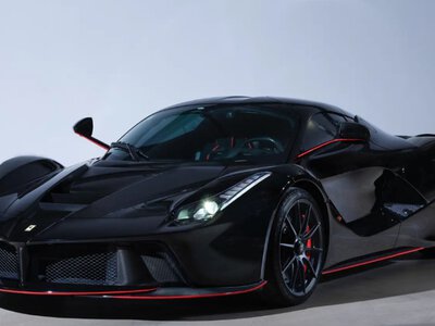 Майже новий гіперкар Ferrari LaFerrari від зірки Формули-1 продають за 5 млн євро (ФОТО)