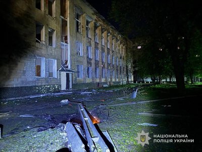 У Шосткинській громаді внаслідок влучання БпЛА травмовано трьох жінок, пошкоджено приміщення міськради та будинки + Відео