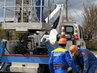 Тричі підключали одні й ті ж села: на Запоріжжі відновили електропостачання для тисяч родин після обстрілів