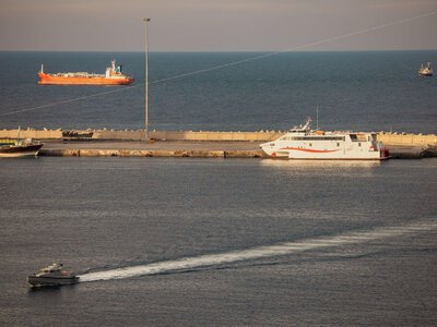 Іран атакував американський корабель ракетами, – ЗМІ
