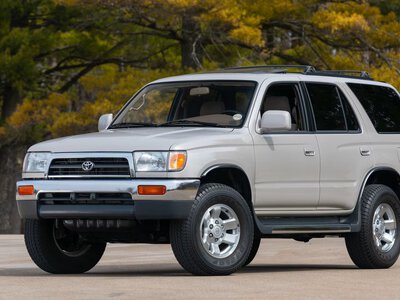 На українських дорогах виявили 30-річний позашляховик Toyota у відмінному стані (фото)