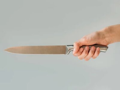 Ніж за зауваження про сигарету: у Первомайську винесли вирок чоловіку, який ледь не вбив знайомого