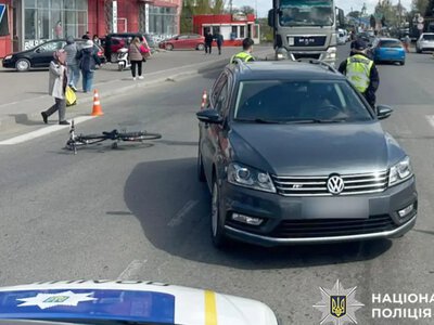 У Старокостянтинові внаслідок зіткнення з автівкою госпіталізували велосипедистку