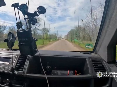 «Стіни в будинку потріскані, починає все сипатись»: з Дружківки продовжують евакуювати людей (відео)