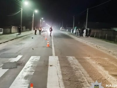 Смертельна аварія у Сарнах: 18-річний мотоцикліст збив чоловіка на переході