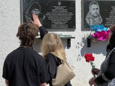 У Сергіївській громаді відкрили меморіальну дошку захиснику України Андрію Ботвині