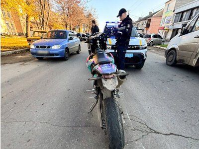 У Луцьку патрульні спіймали 15-річного мотоцикліста без прав