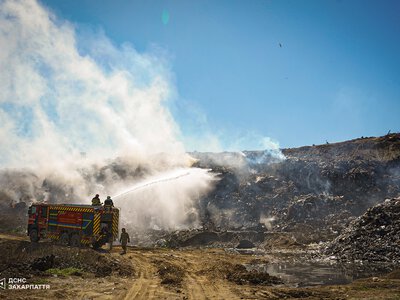 Пожежу на сміттєвому полігоні під Ужгородом локалізували, триває ліквідація