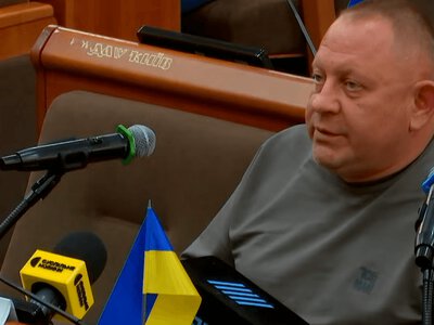 Казав, що з харчуванням «не було проблем» і що не знає про утримання тижнями. Лубінець вважає, що посадовець ТЦК міг сказати неправду депутатам