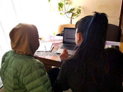 Цифрова освіта без меж: у Кам'янському люди старшого віку опановують комп'ютери та штучний інтелект