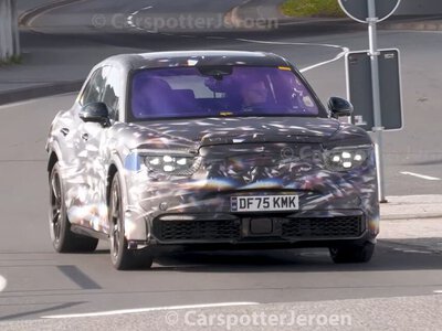 Найдешевший кросовер Bentley показали наживо: зовсім інше авто