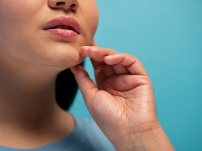 Чому з’являється друге підборіддя і чи можна позбутися його без косметолога
