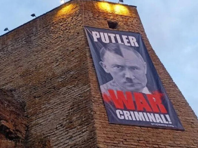 В Естонії 9 травня хочуть вивісити плакат із Путіним в образі Гітлера