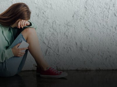 У місті Рені школярка різала себе за командою бойфренда