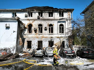 Російський дрон вдарив по центру Чернігова, пошкоджена адмінбудівля