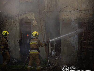 Фото та відео масштабної пожежі у Миколаєві