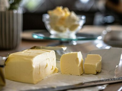 Експорт падає, склади заповнені: що відбувається з ринком масла і які ціни у магазинах