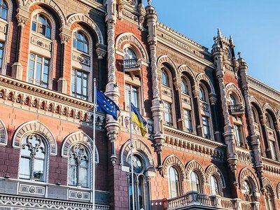 Угорщина повернула кошти Ощадбанку після інциденту з інкасаторами