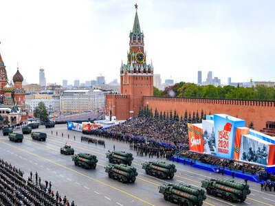 Москва приховує втрати за порожнім парадом: яка техніка цьогоріч не вийде на Червону площу