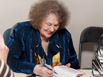 Коли мої вірші читають в окопах — готова ради цього жити: Ліна Костенко презентувала збірку