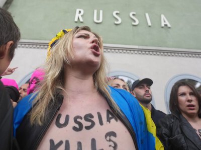 Pussy Riot і FEMEN штурмували російський павільйон на Венеційській бієнале