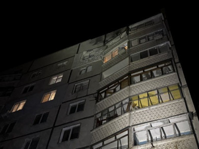У Харкові 9 травня  дрон РФ влучив у багатоповерхівку: є постраждалі