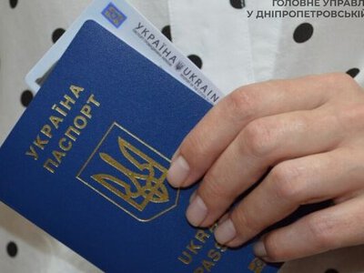 Хто обов’язково має замінити паспорт у 2026 році