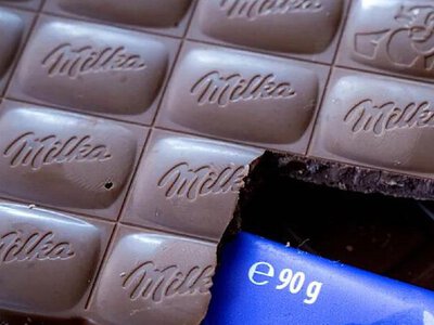 Суд у Німеччині заборонив продавати шоколад Milka у колишній упаковці після зменшення ваги