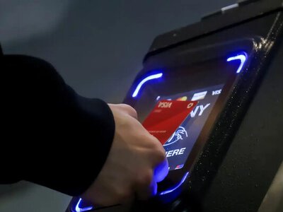 Українцям радять перевірити картки: кому держава не перерахує травневі виплати