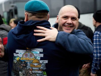 Обійми та сльози: до України повернулись 205 полонених військових