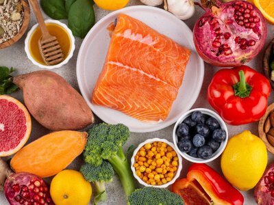 Дієтологи рекомендують: 11 продуктів, що сповільнюють старіння й подовжують життя