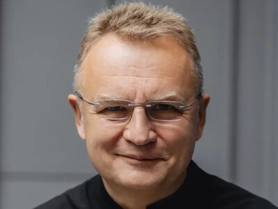 Стало відомо, хто облив Андрія Садового з відра невідомою речовиною