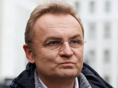 Мера Садового у центрі Львова облили невідомою рідиною: що каже поліція?