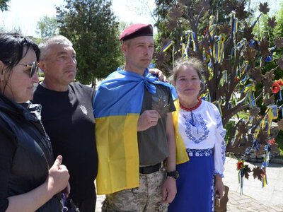 У Звенигородці військовий після полону особисто зняв листок зі своїм ім’ям з “Дерева надії”