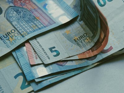 Найвищі та найнижчі зарплати в Європі: де платять понад 100 тисяч євро на рік