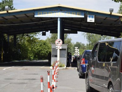 Чи є обмеження на виїзд за кордон: як легко перевірити