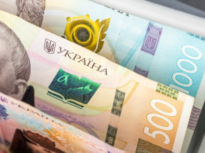 Катери, марки, готівка в матраці: декларації херсонських депутатів шокували українців