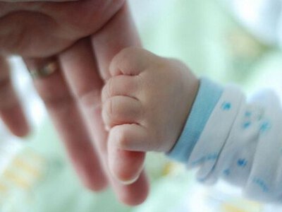 В Італії суд дозволив юридично визнати трьох батьків для однієї дитини. Хто є хто