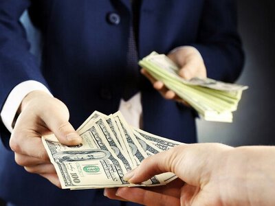 До кінця місяця долар може залишатися в коридорі 43,5-44,5 грн, а євро — 50-52,5 грн