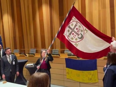 Швеція передала Україні унікальну репліку бойової хоругви Богдана Хмельницького