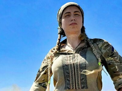 Тетяна Чорновол показала створену власноруч бойову вишиванку