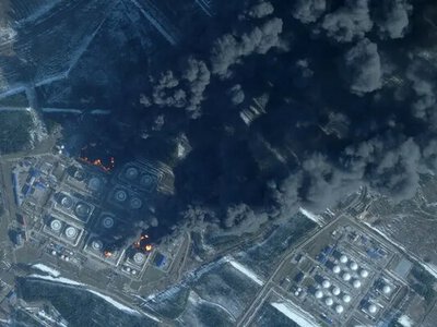 Після атаки дронів у Росії зупинили головну установку НПЗ NORSI