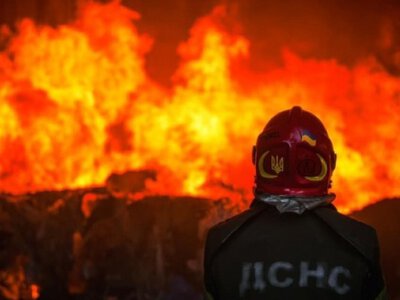 На Лук’янівці у Києві спалахнула масштабна пожежа після атаки РФ
