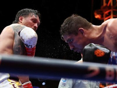Усик переміг Верховена технічним нокаутом у Єгипті