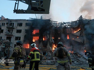 Палаючі багатоповерхівки та десятки поранених: столиця оговтується після нічної атаки